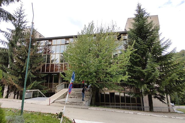 Dom Zdravlja ,,dr.Veroljub Cakić